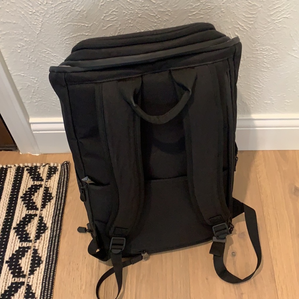 Lo & Sons travel Backpack (The Hakabu). 35.5L